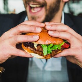 Pola Makan Tidak Teratur akan menganggu kesehatan