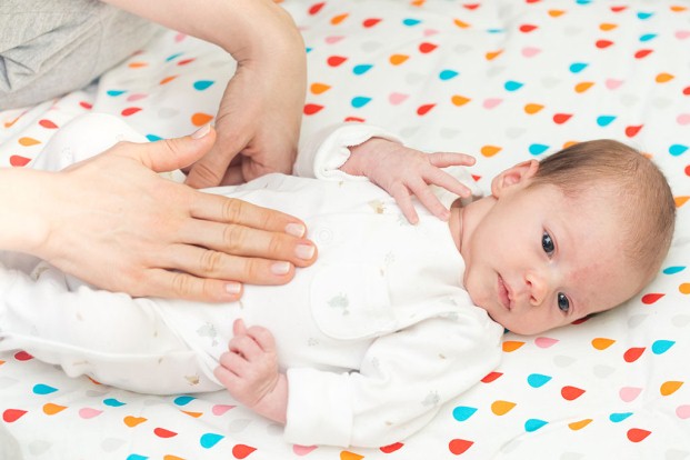 Membuat Oralit untuk Bayi